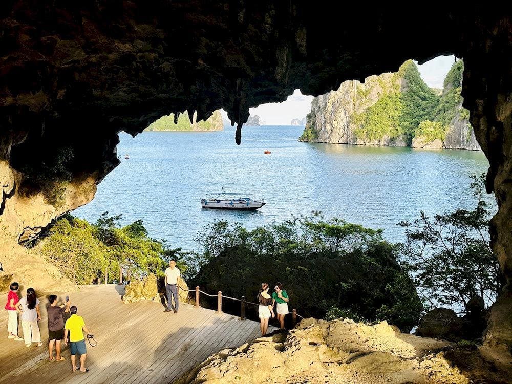 Trinh Nu Cave &ndash; A Hidden Beauty in the Heart of Ha Long